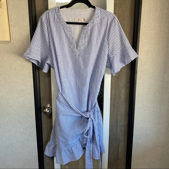 Vineyard Vines Pants - Vineyard Vines Seersucker Wrap Dress
